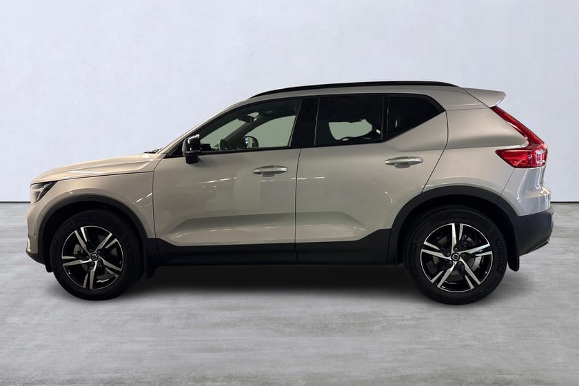 Bild 2 av Volvo XC40 B3 FWD Bensin Plus Dark