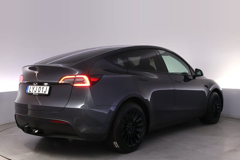 Bild 5 av Tesla Model Y Standard Range RWD Autopilot Panorama Drag