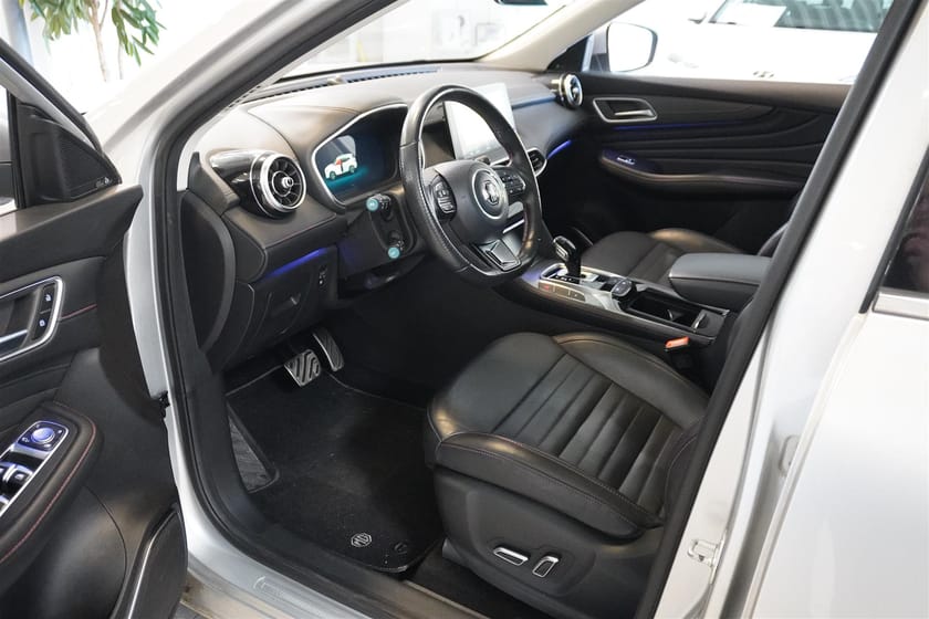 Bild 2 av MG EHS PHEV Luxury Pano Kamera 258hk