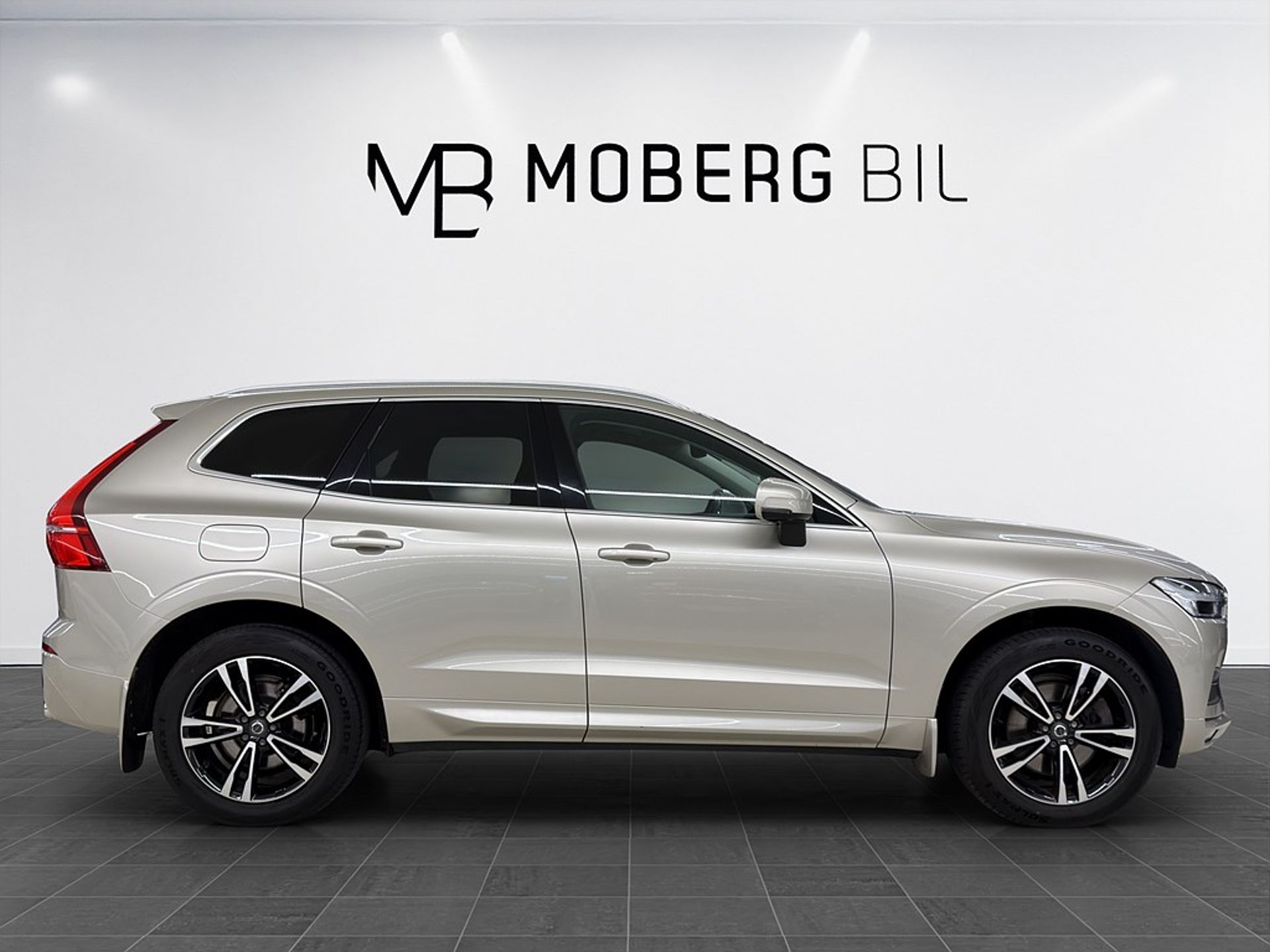 Volvo XC60 2019, photo 3/10