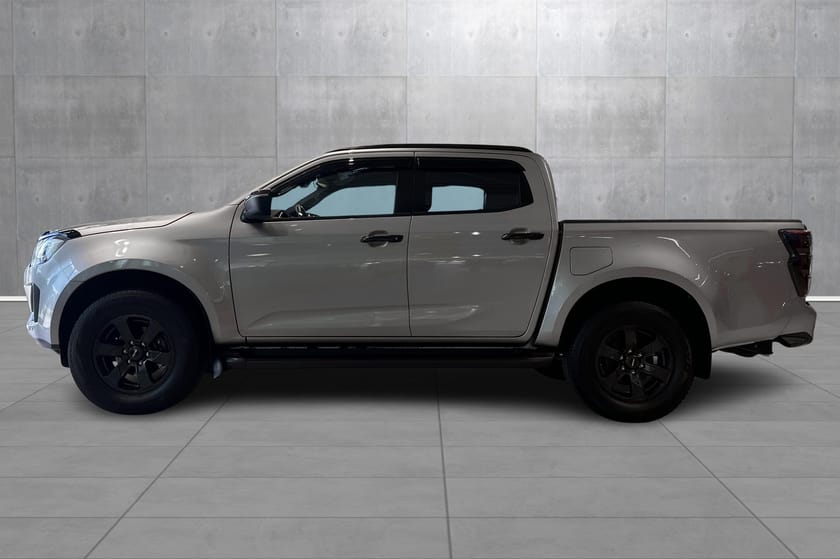 Bilde 2 av Isuzu D-Max Space Cab 1,9D 164HK. Premium, Black Edition. D-Cab.