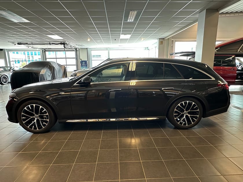 Bild 3 av Mercedes-Benz E 300 de 4MATIC All-Terrain Avantgarde Premium *Lagerbil*