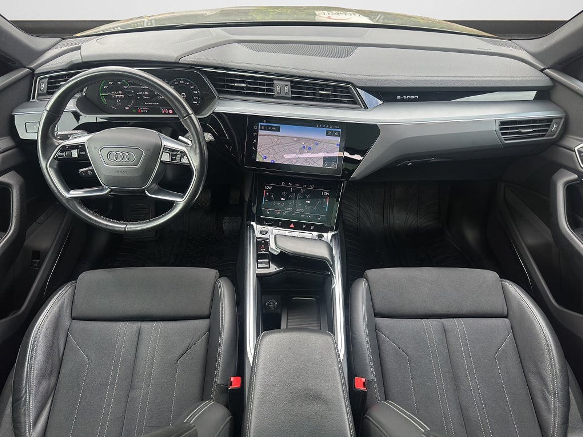 Audi Q8 55 e-tron quattro, bild 12 av 27
