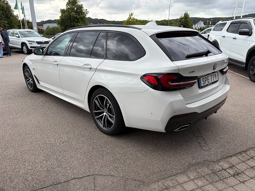 Bild 4 av BMW 530e xDrive Touring Steptronic M Sport, Drag, Backkamera