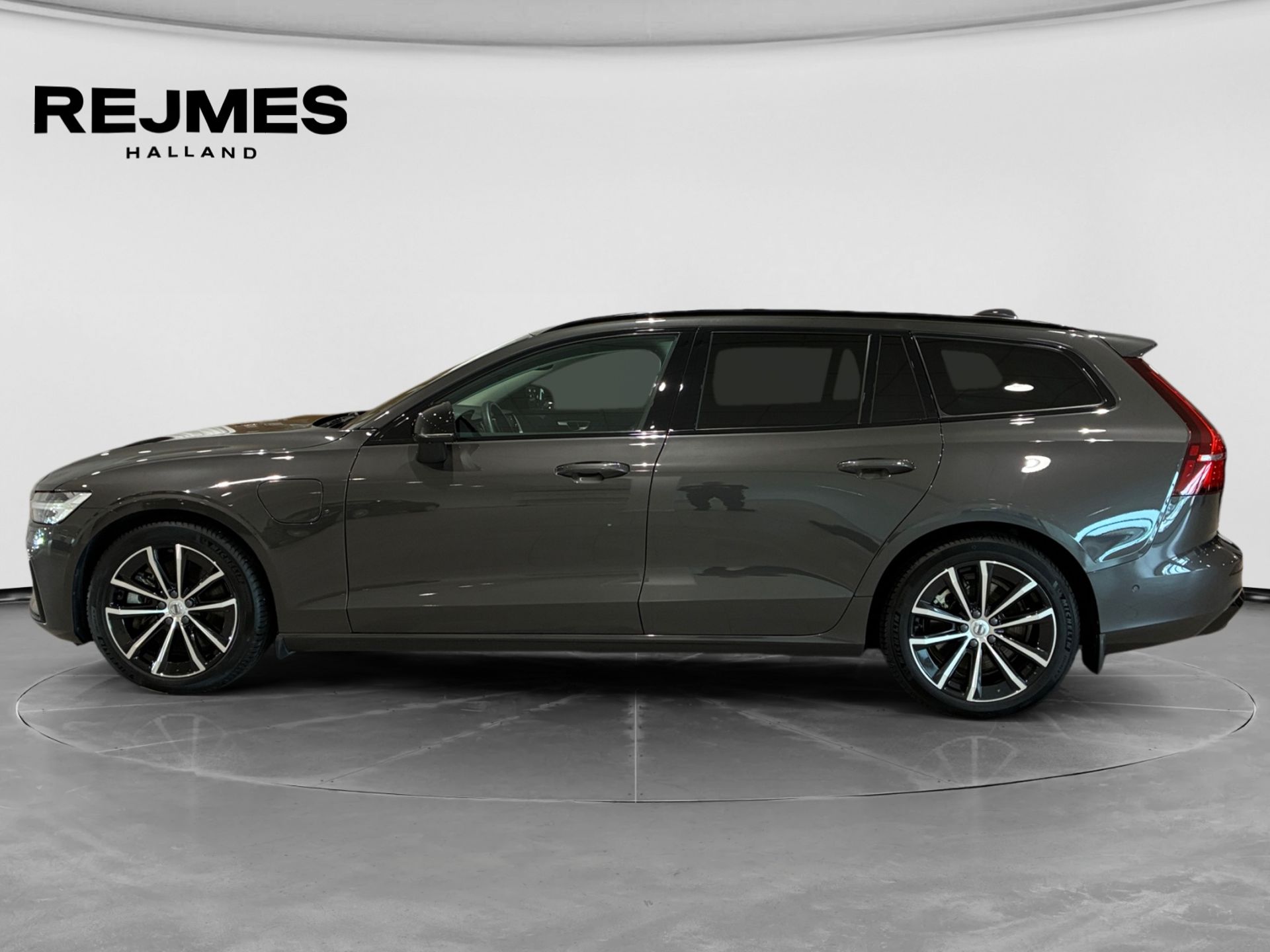 Volvo V60 T6 Plus Dark Nordic Edition 2025, bild 3/10