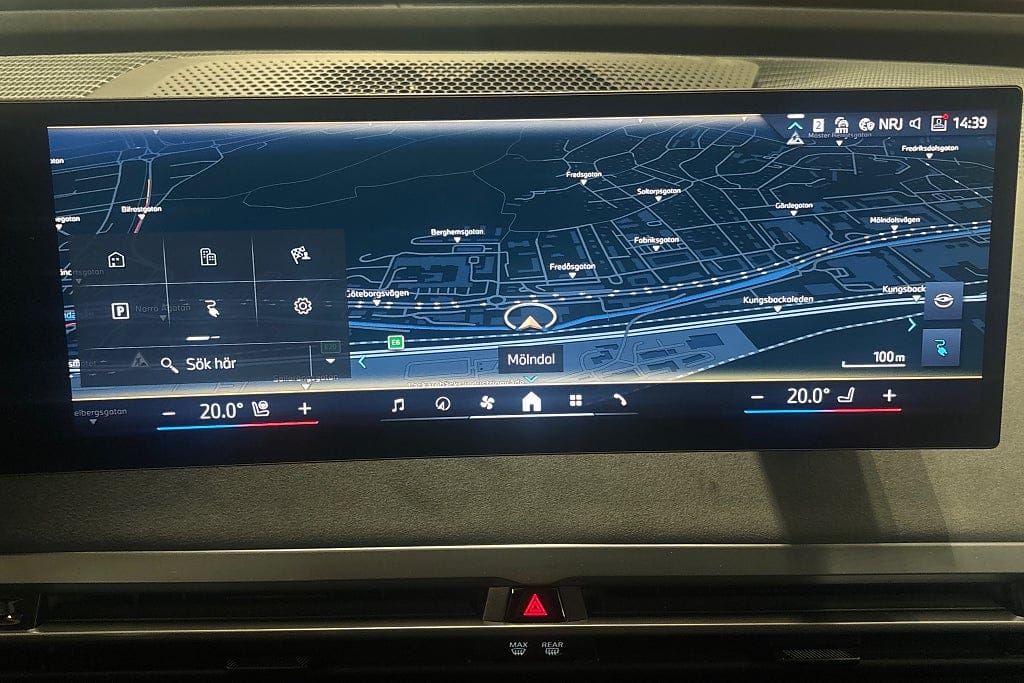 BMW iX xDrive60, 544ps, 2025
