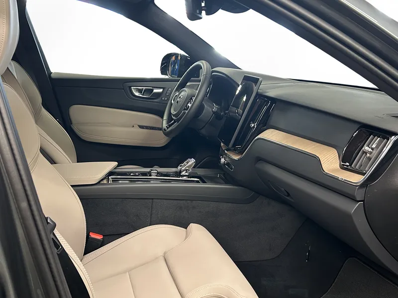 Bild 6 av 13 – Volvo XC60 T6 Plus Dark Nordic Edition Plus Nordic Edition