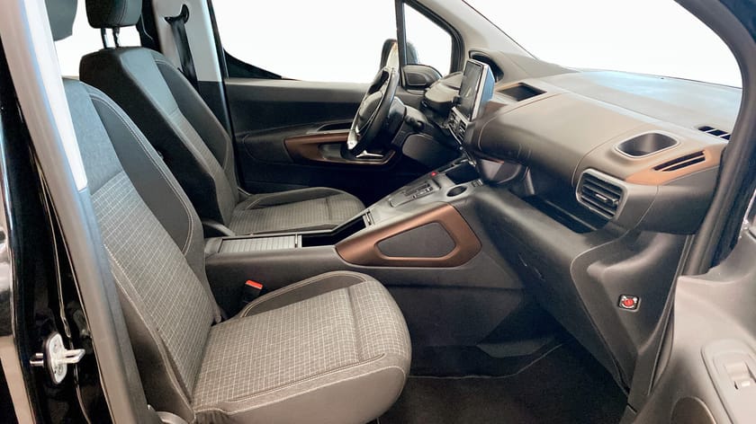 Bild 3 av Peugeot e-Rifter Electric L2 50kWh 136hk 7-Sits - 360° - Backkamera