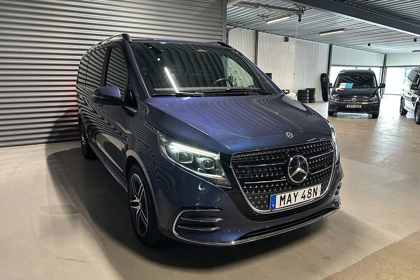 Bild 3 av Mercedes-Benz V 300d 4MATIC 3.2t AMG 360-kamera Värmare Burmester Navi Drag