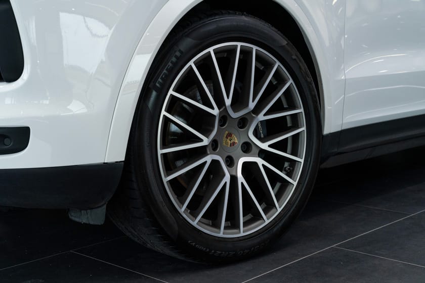 Bilde 4 av Porsche Cayenne Coupé E-Hybrid Platinium Edition 18-Veis, 360.kam, BOSE®++