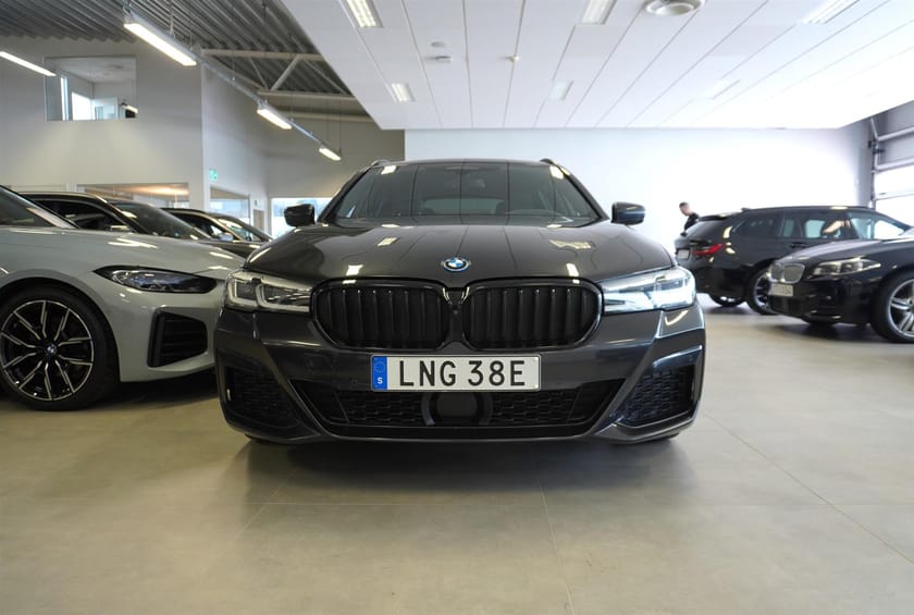 Bild 2 av BMW 530e xDrive Touring M-Sport HUD H K 360 Drag