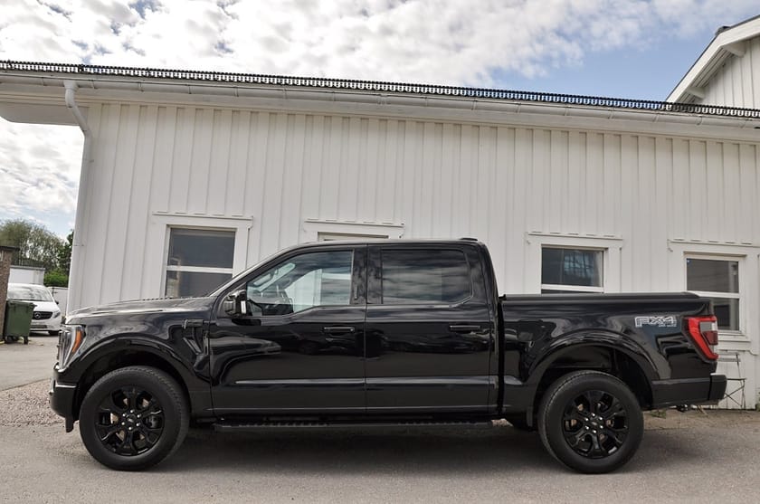 Bild 2 av Ford F-150 SuperCrew 5.0 V8 Black Ed Lariat 4x4 Pano 360°