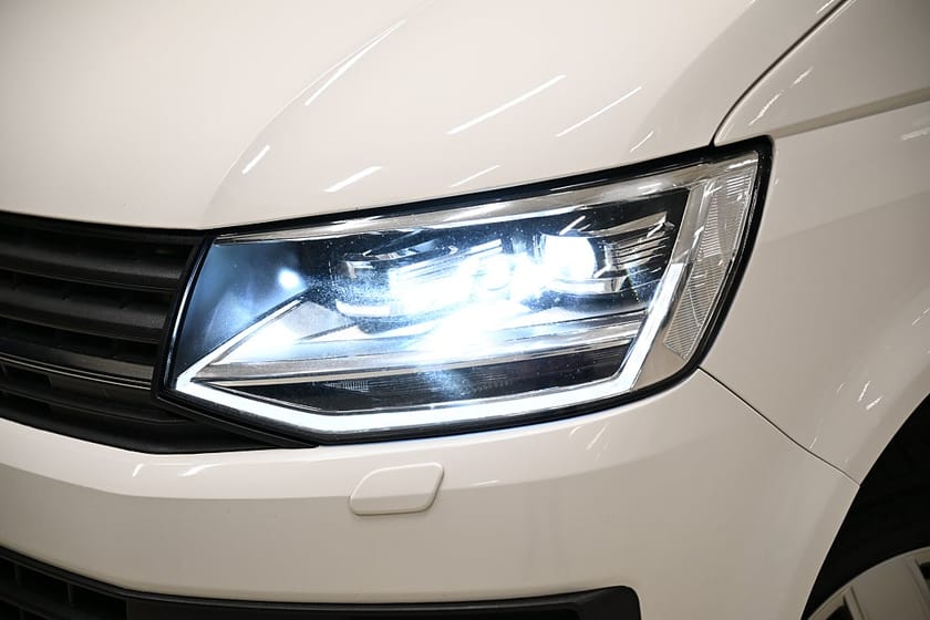 Bild 3 av Volkswagen Transporter 4Motion DSG 150HK Nedlackad|LED|Inredd|NyKamrem|Leasbar
