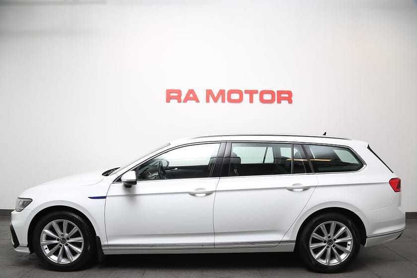 Bild 3 av Volkswagen Passat Sportscombi GTE Plug-in 218hk DSG Motorv Extraljusramp