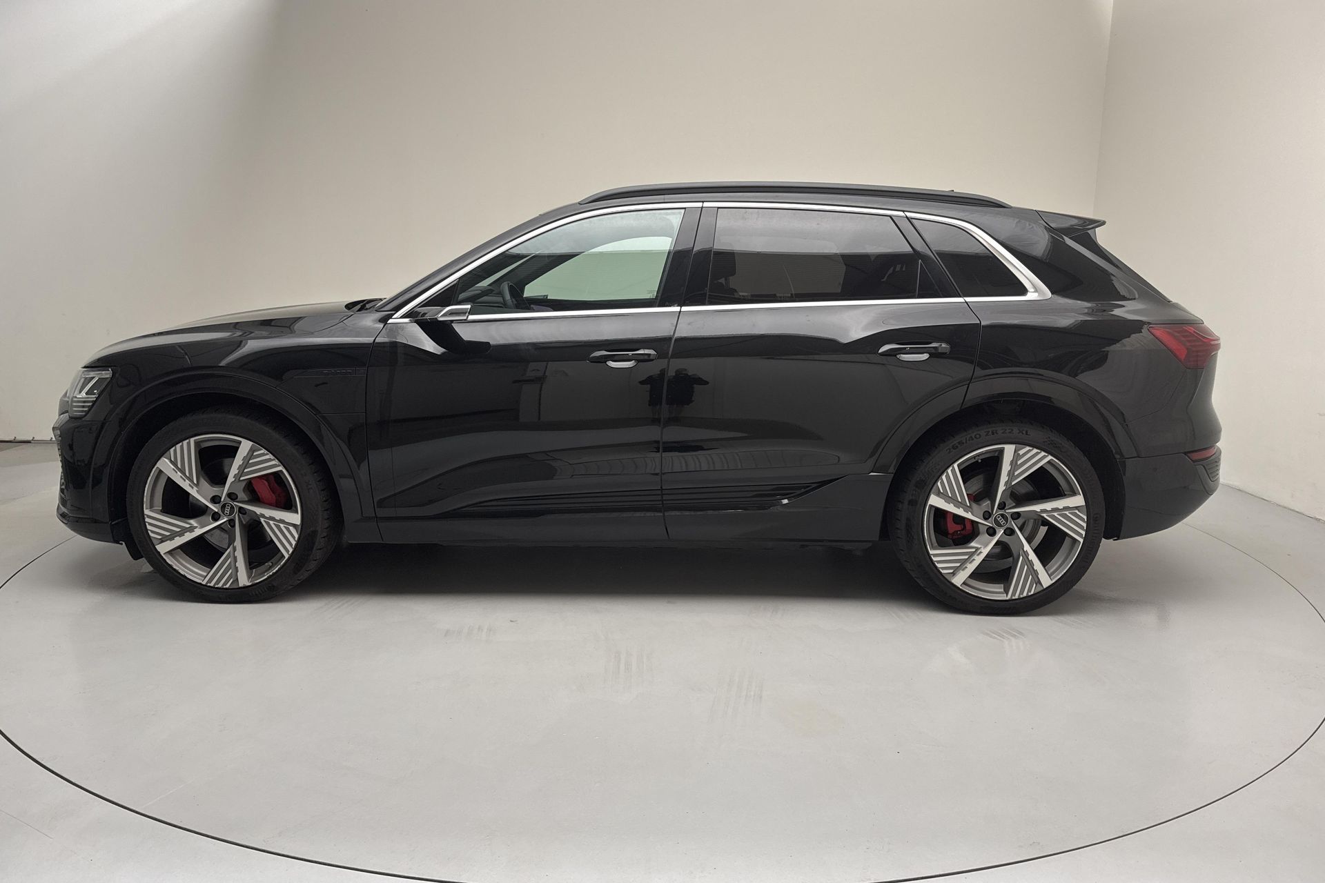Audi Q8 e-tron Q8 55 e-tron quattro 2024, bild 2/10