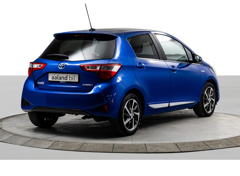 Bilde 2 av Toyota Yaris Hybrid Lav km Automat Glasstak Ryggekamera Alu DAB+++