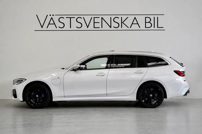 Bild 2 av BMW 330e xDrive Touring xDrvie M sport Innovation Pano/H&K/SE Spec