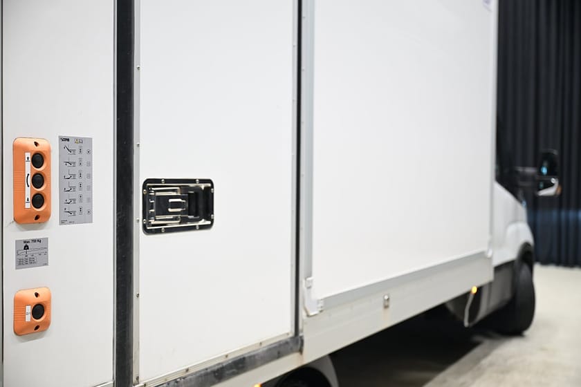 Bild 5 av Iveco Daily 35-160 Chassi Cab 156HK Automat|Volymskåp|Bakgavellyft|LED|Sidodörr|Moms