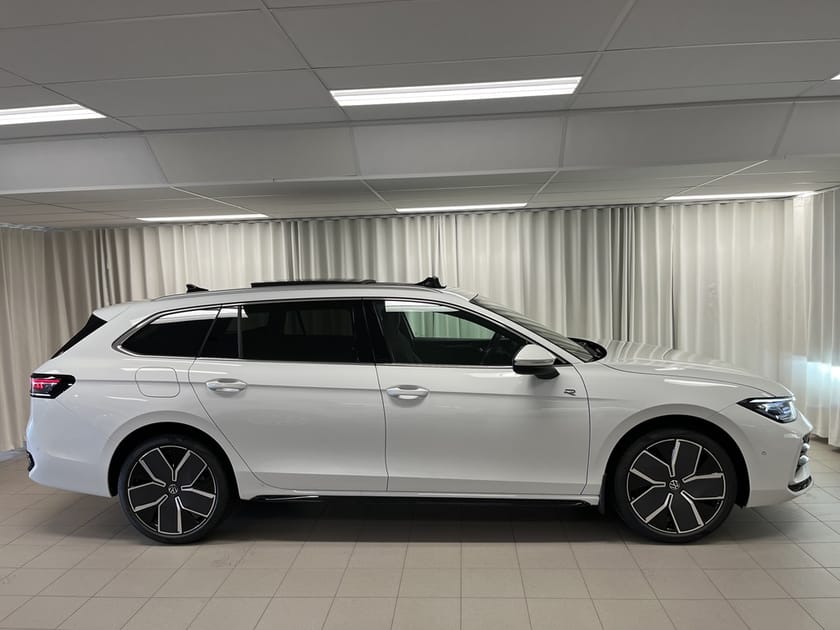 Bild 3 av Volkswagen Passat Variant eHybrid 272 DSG6 R-LINE