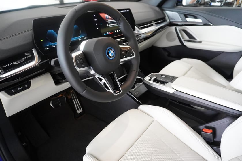 Bild 2 av BMW iX2 eDrive20 Fully Charged M Sportpaket Pro