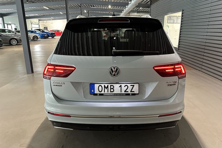 Bild 5 av Volkswagen Tiguan Allspace 7-sätes 2.0 TDI 4M R-Line B-kamera Värmare Drag 7-sits