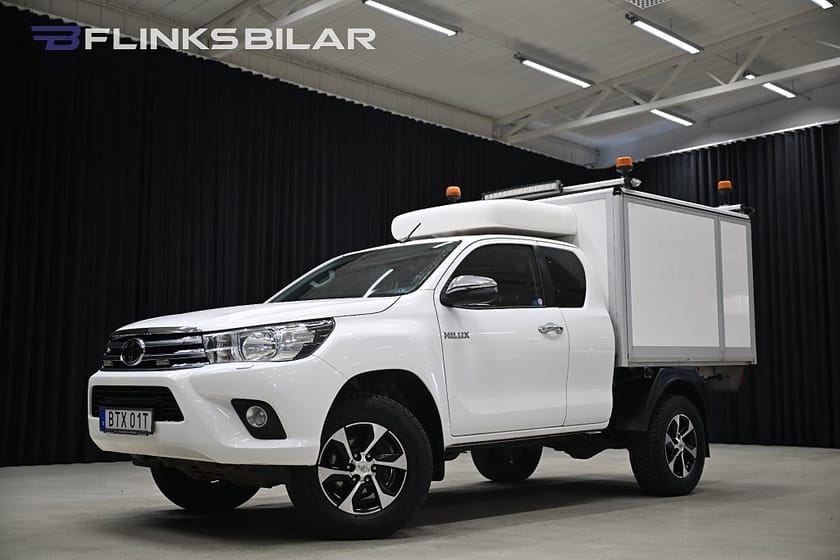 Bild 1 av Toyota Hilux Extra Cab 2.4 AWD 150HK Servicebil|Kåpa|Inredning|Inverter|SeUtr!