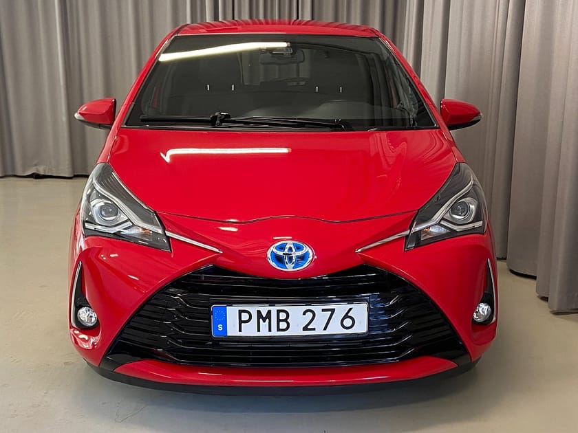Bild 2 av Toyota Yaris Hybrid 101hk e-CVT Executive Backkamera Keyless