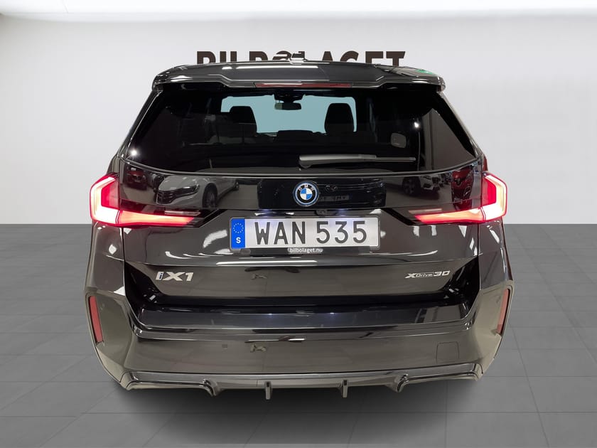 Bild 4 av BMW iX1 xDrive30 – M Sport Edition H&K/HUD/EL-STOLAR/DRAG/SKINN