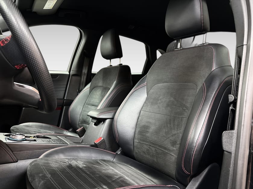 Bild 5 av Ford Kuga Plug-In Hybrid 2.5 225 PHEV ST-Line X Bus A