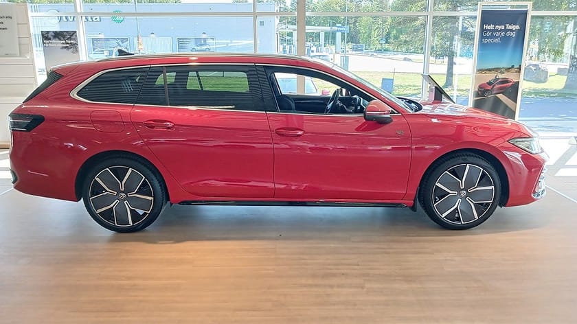 Bild 1 av Volkswagen Passat Variant eHybrid 272 DSG6 R-LINE