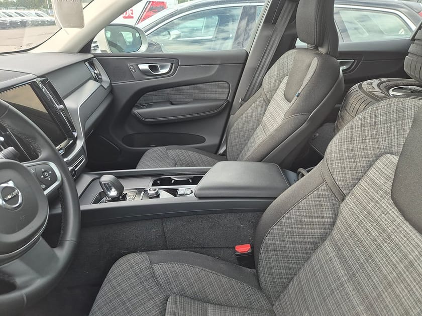 Bild 5 av Volvo XC60 T6 Recharge Core Bright plug in AWD 350HK 4x4 Panorama