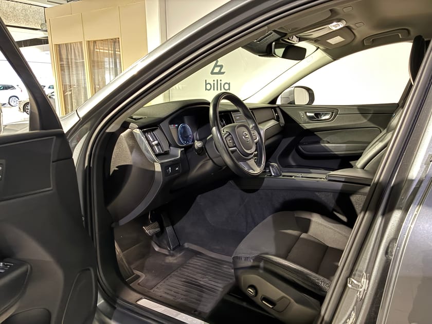 Bild 5 av Volvo XC60 B4 AWD Diesel Momentum Advanced |DRAGKROK|