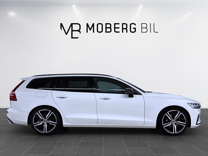 Bild 3 av Volvo V60 T4 190hk R-Design H/K HUD Drag 360 Pano Navi