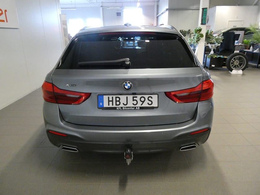 Bild 5 av BMW 530d xDrive Touring M Sport Värmare-Skinn-Drag-Pano-360°-H&K-HUD