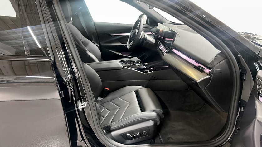 Bild 3 av BMW 530e xDrive Touring Business Edition Bowers & Wilkins högtalare