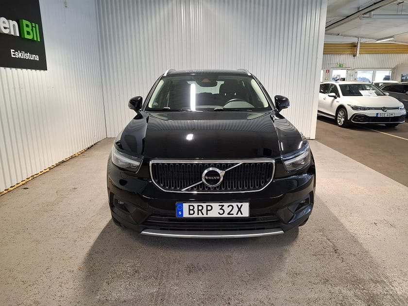 Bild 2 av Volvo XC40 T2 Momentum Adv ACC Keyless Navi Värmare App Connect