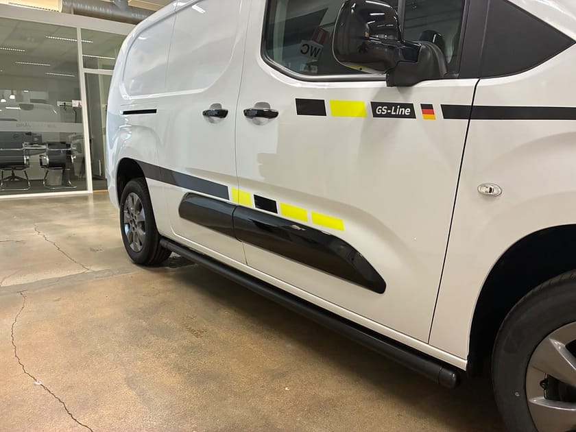 Bild 4 av Opel Combo Van L2 1.5 Diesel 130 AT8 ELITE  GS LINE