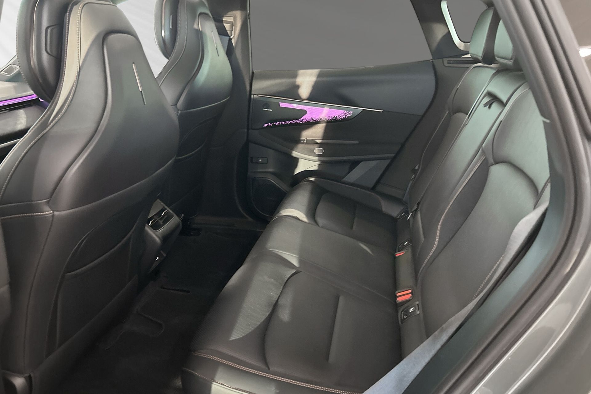 Lynk & Co 08 1.5TD PHEV More 2025, bild 7/10