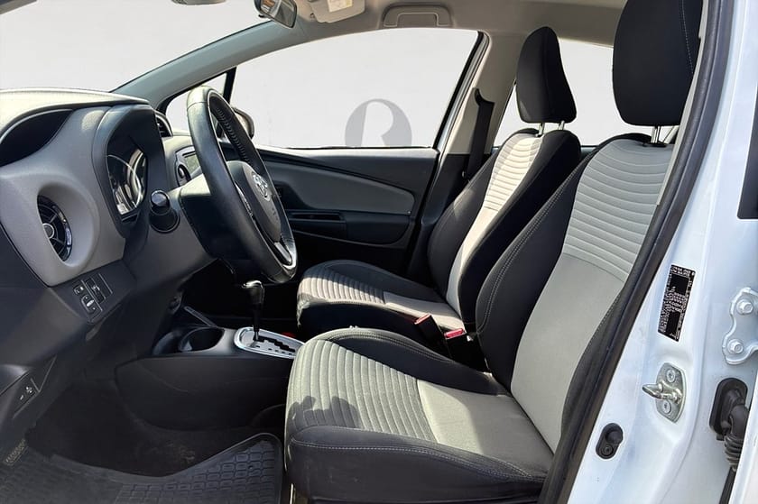 Bild 3 av Toyota Yaris Hybrid e-CVT 101 HK AUT ACTIVE B-KAMERA FARTHÅLLARE M&K