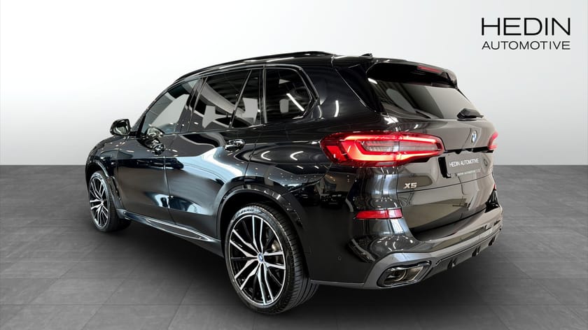 Bild 2 av BMW X5 M50i Pano skylounge B&W Massage Integral Ventilerade