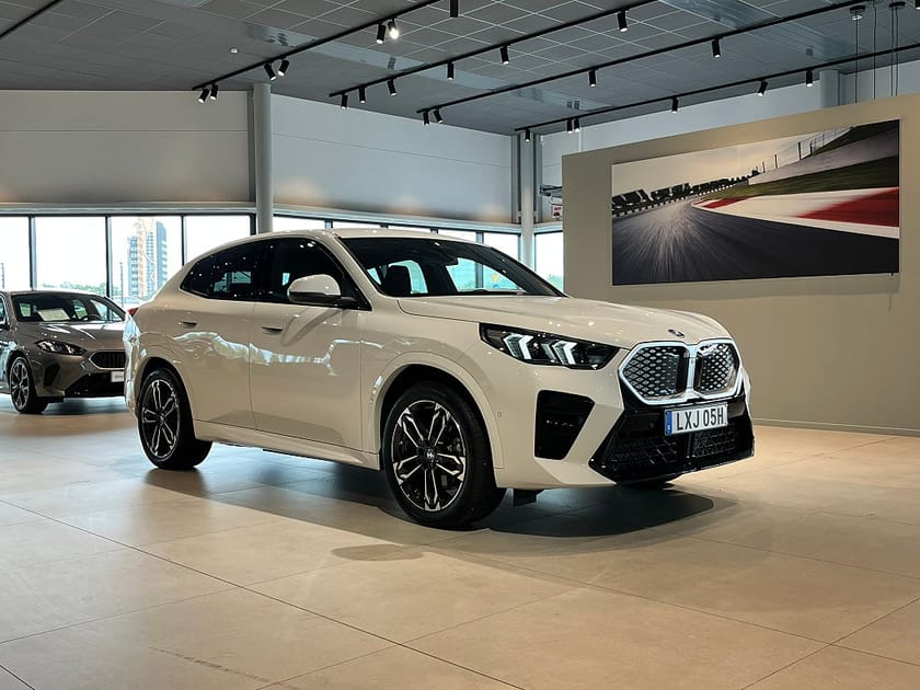 Bild 3 av BMW iX2 xDrive30 M Sport D/A Plus Rattvärme Drag