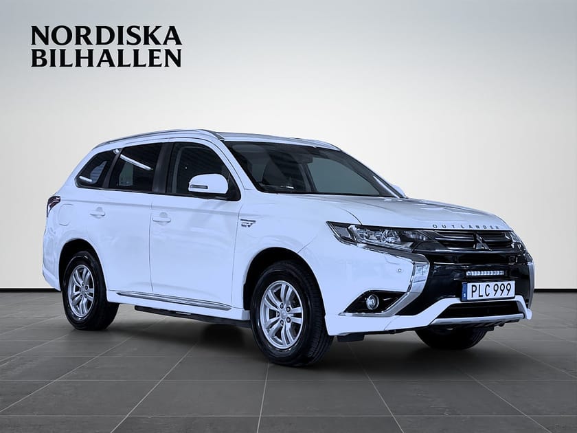 Bild 1 av Mitsubishi Outlander PHEV CVT Fleet Edition Dragkrok Bluetooth P-sensorer
