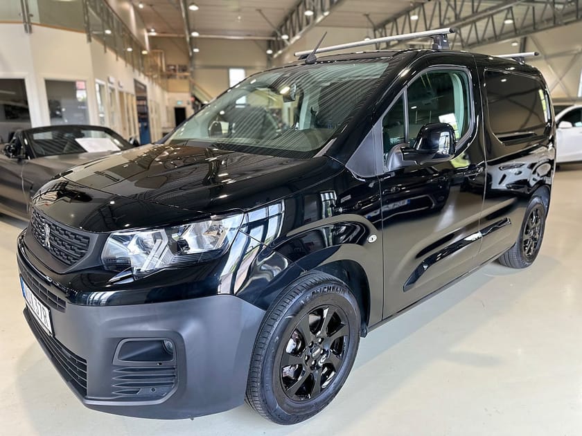 Bild 1 av Peugeot e-Partner L1 / Drag / Inredning + dubbelgolv / Lastbågar