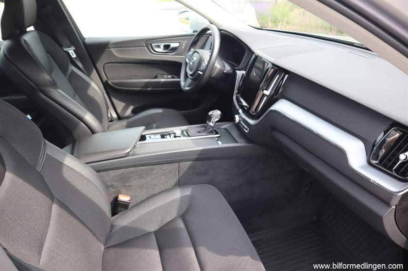 Bild 4 av Volvo XC60 T5 AWD 250hk Momentum Advanced Geartronic Navi S