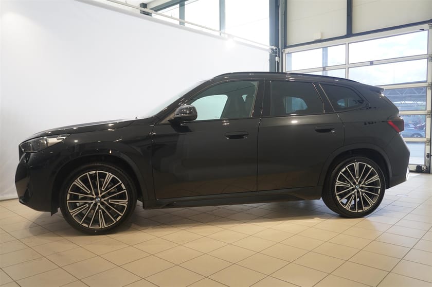 Bild 3 av BMW iX1 xDrive30 M Sport Business Ed Drag DA HUD