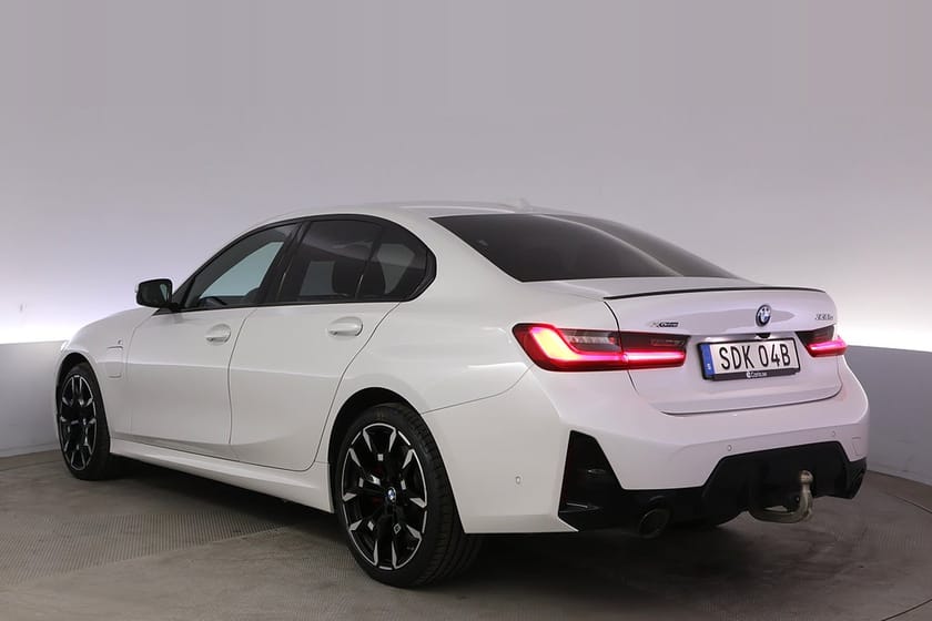 Bild 4 av BMW 330e xDrive Sedan M Sport Pro Pano Elstol HK Drag 360