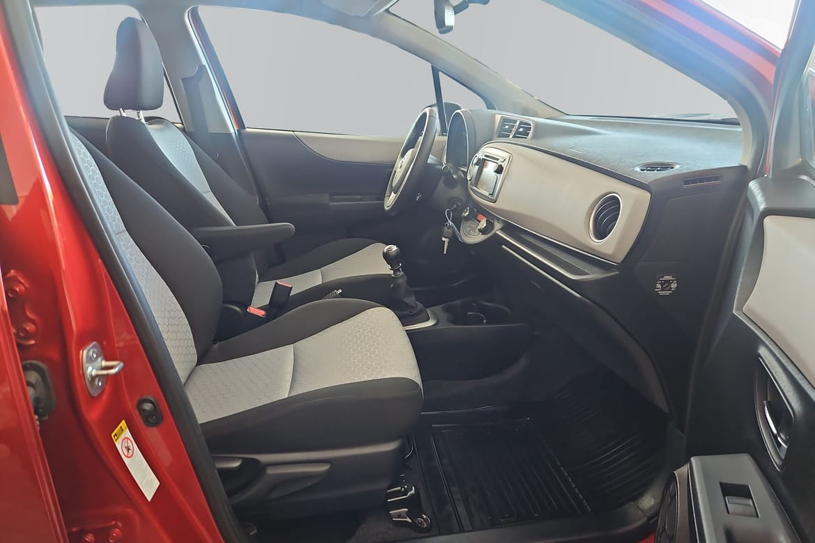 Toyota Yaris 5-door 1.33 Dual VVT-i Manual, 99hp, 2011