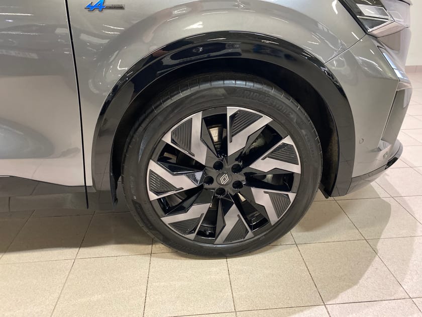 Bild 3 av Renault Rafale E-Tech 4x4 PHEV 300 esprit Alpine Edition