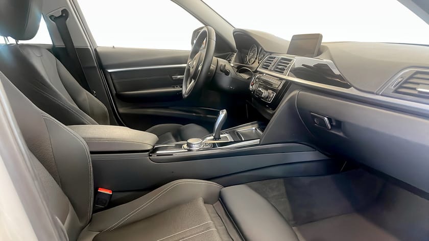Bild 3 av BMW 330e Sedan Rattvärme HUD Farthållare PDC