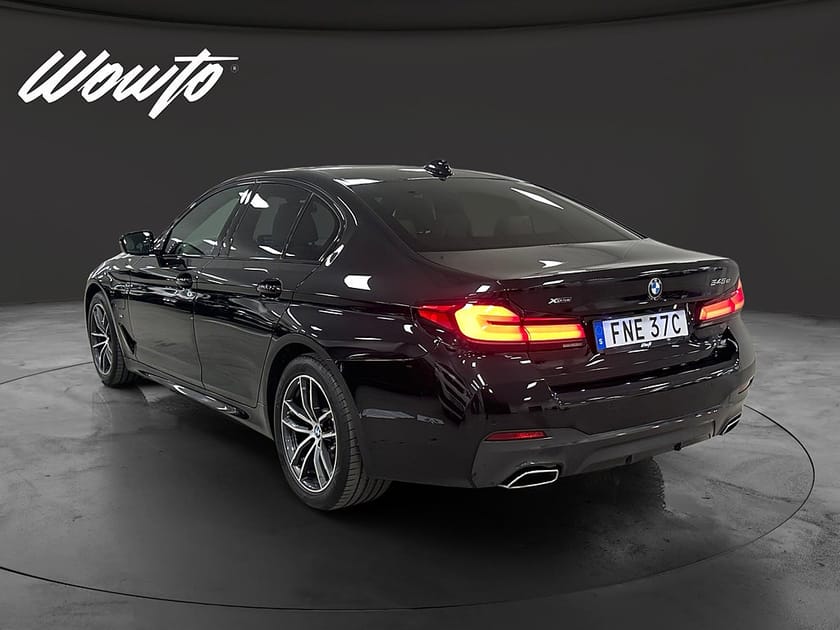 Bild 5 av BMW 545e xDrive Sedan 545 M Sport / HUD / Dragkrok / Keyless